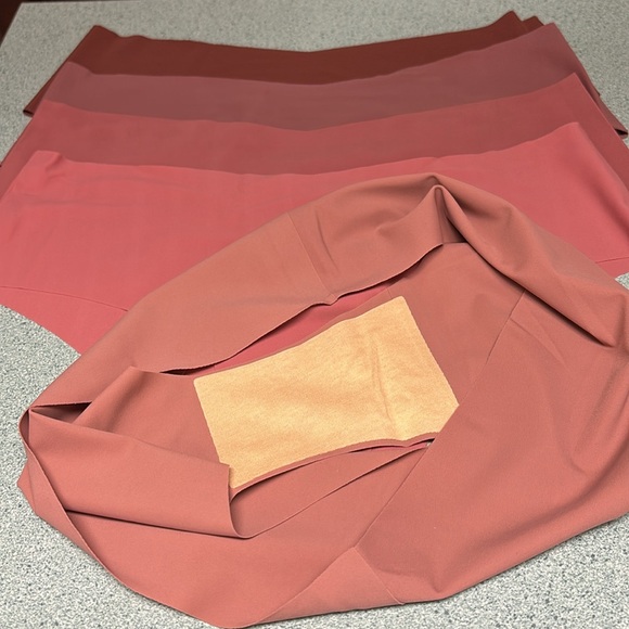 5pairs Pretty in Pink Women’s V Cut Bikinis - Picture 4 of 5